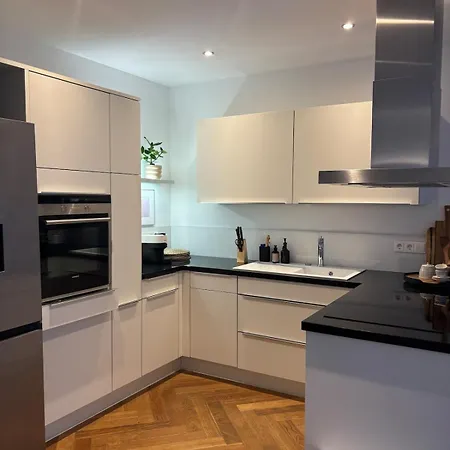 Own Terrace - Own Frontdoor - 2 65qm Apartman *