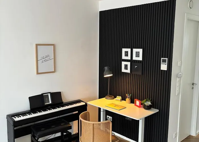 Own Terrace - Own Frontdoor - 2 65qm 아파트 뒤셀도르프